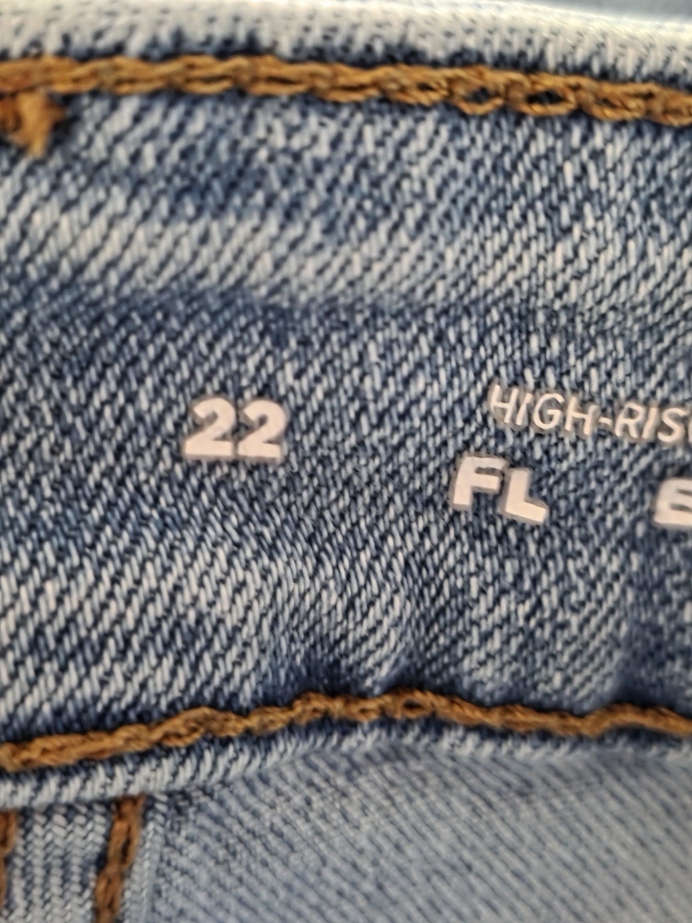 Old Navy High Rise Light Wash Women's Flared Jeans Sz 22 - Picture 2 of 4